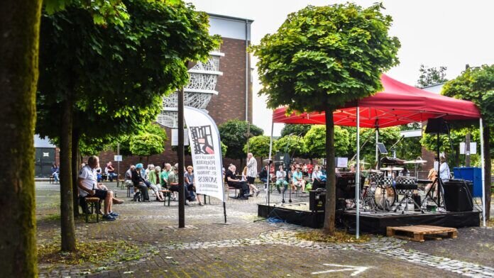 Sommerkulturkirche 2024 "unter den Platanen" Sommerkulturkirche 2021 "unter den Platanen"