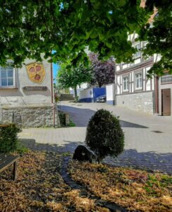 Kirchstrasse unter der Linde