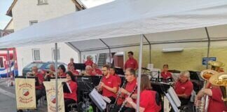 Der Musikzug Holzheim spielt in den Pohlheimer Stadtteilen auf Musikzug Holzheim on Tour
