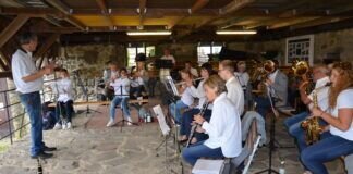 Musikzug Holzheim begeistert Zuhörer mit einer öffentlichen Probe in der “Burg Grüningen”