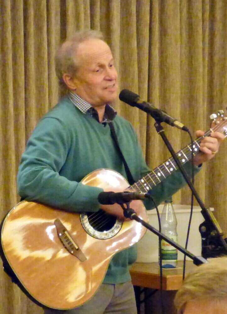 Dieter Schäfer mit Gitarre