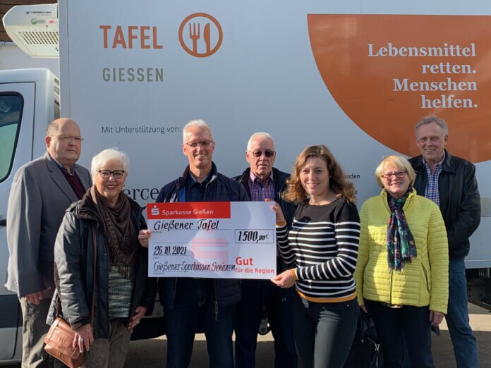 Sparkassen-Senioren spenden 1.500 Euro an die Tafel Gießen Sparkassen-Senioren spenden 1.500 Euro an die Tafel Gießen