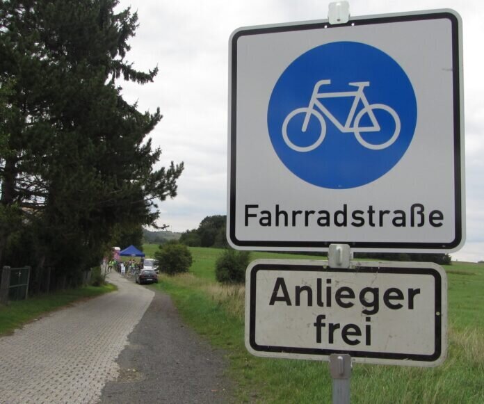 fahrrstrSchildTroheAusschnitt Schild Fahrradstraße