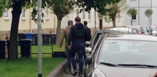 Falschparker behindern Fußgäneger in der Gnauthstraße