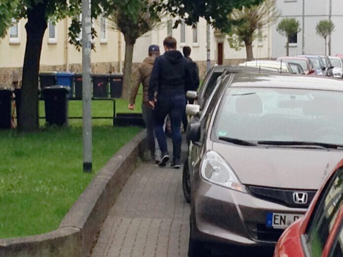 Gnauthstraße_gehwegparken Falschparker behindern Fußgäneger in der Gnauthstraße