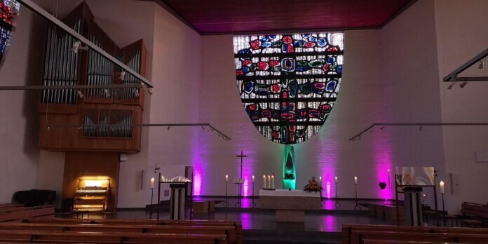 Der Förderverein St. Thomas Morus e.V. setzt die Kulturkirche ins rechte Licht