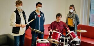 “Trommeln, Becken und Hi Hat” als “Überraschungsgeschenk” vom “Musikzug Holzheim”