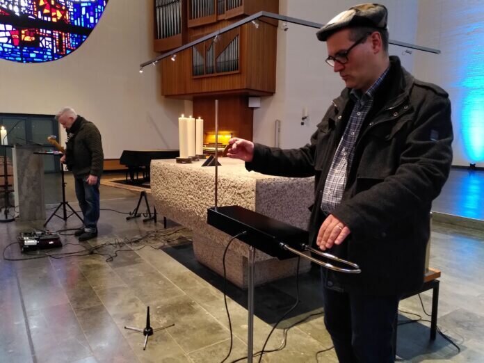 Nils Hartwig am Theremin Nils Hartwig am Theremin