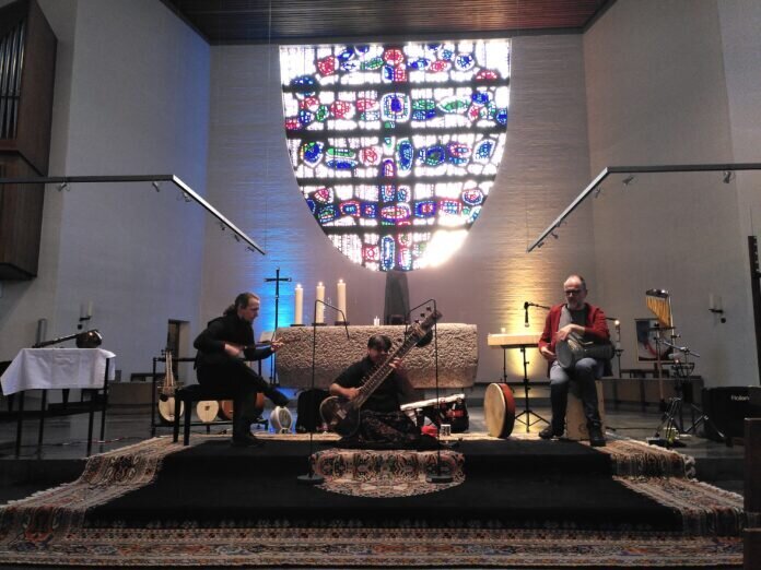 Improvisation traditionell: Markus Wach, Debasish Ganguly und Stephan Pussel im fastenZEITraum am 19. März Improvisation traditionell: Markus Wach, Debasish Ganguly und Stephan Pussel im fastenZEITraum am 19. März