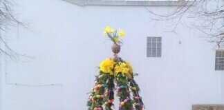 wieder Osterbrunnen in Launsbach