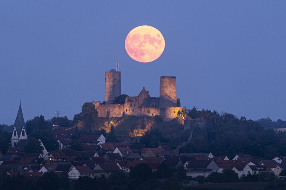 "Vollmond über Münzenberg" von Martin Theis aus Gießen