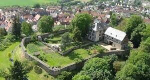 VHC Grünberg wanderte bei Neuschnee auf der Homberger Geotour