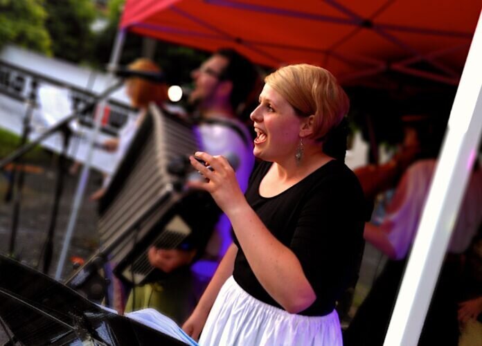 Auch 2022 wieder am Start: Die Sommerkulturkirche "unter den Platanen" Auch 2022 wieder am Start: Die Sommerkulturkirche "unter den Platanen"