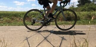 Sieht aus wie ein Geripptes, ist aber die erste von sechs Dauerzählstelle im Gießener Land. Hessenweit wird so an 270 Stellen der Radverkehr kontinuierlich gezählt.