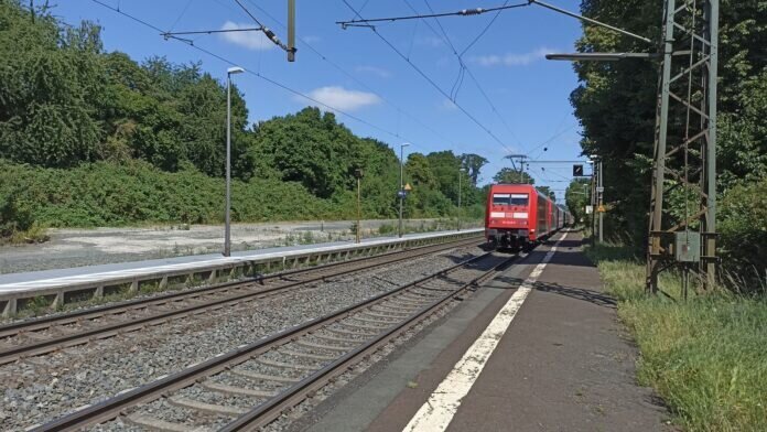 Am Bahnhof Großen-Linden ist ein neues Baugebiet geplant. Der VCD befürchtet, dass auch Bereiche bebaut werden könnten, die für den viergleisigen Ausbau der Main-Weser-Bahn benötigt werden.