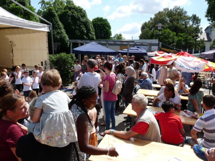Tanzauftritt der Kinder des Familienzentrums B.Itzel beim Nordstadtfest.
