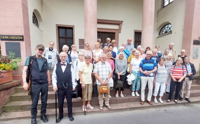 Liebig-Museum Gießen-boppard-gruppe Reisegruppe Boppard „Ich bin dabei“ vor dem Liebig-Museum in Gießen