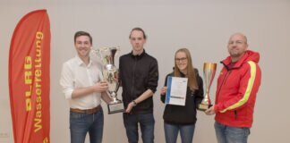 Nachträgliche Übergabe des großen Wanderpokals zum 8. Gießener 24-Stunden-Schwimmen