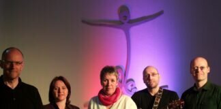 Überzeugend und berührend: die Manu-Michaeli-Band am 6.11.22 um 18:30 Uhr zu Gast in der Kulturkirche St. Thomas Morus