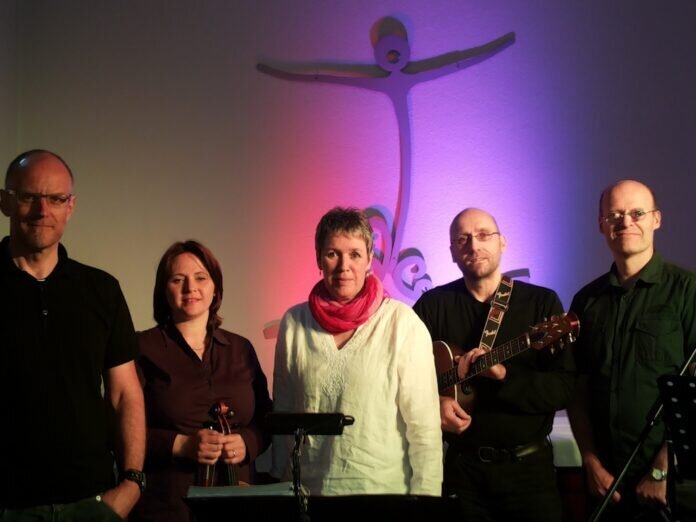 Überzeugend und berührend: die Manu-Michaeli-Band am 15.07.23 um 20 Uhr zu Gast in der Kulturkirche St. Thomas Morus Überzeugend und berührend: die Manu-Michaeli-Band am 6.11.22 um 18:30 Uhr zu Gast in der Kulturkirche St. Thomas Morus