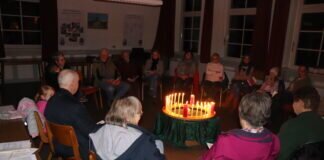 28 Kerzen leuchteten am Lardenbacher Adventskranz