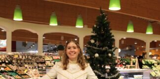 Bunte Wunschzettel erfreuten das Christkind: Geschenkübergabe sorgte für leuchtende Kinderaugen