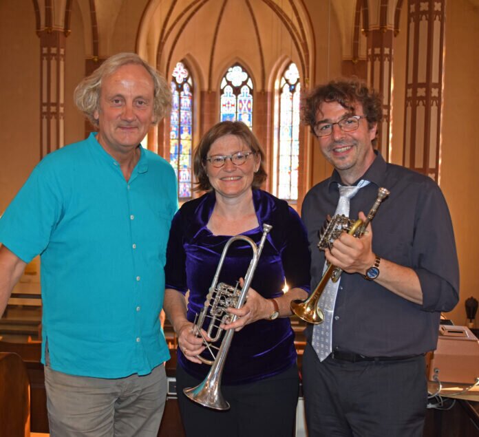 Hans-André Stamm, Marion Kutscher und Michael Frangen (TRIO FESTIVO) sorgen am 8.1.23 für den weihnachtlichen Kehraus