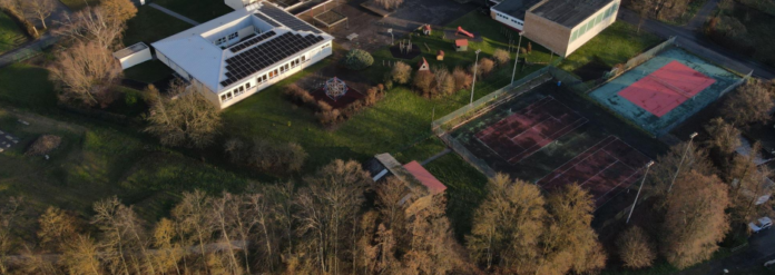 Tennisgelände unterhalb der Regenbogenschule