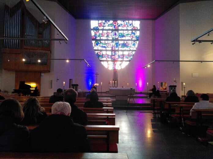 Das Frankfurter Improvisationsensemble der KunstKulturKirche Allerheiligen war am 11.3. zu Gast in der Gießener Kulturkirche