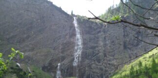 300 m in die Tiefe: Bergaicht-Wasserfall beim Vilsalpsee