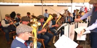 Kapelle “blechBRAND” am 6. August beim „Musikalischen Sommer“ auf dem Schiffenberg