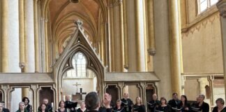 „Northern Lights & Roses“: Standing Ovations für Chor TeuTonia Nordeck bei den Hainaer Klosterkonzerten