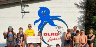 Spende für Laubacher Schwimmnachwuchs