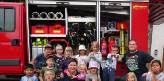 Kinder der Lebenshilfe-Kita Lich-Eberstadt besuchen die Feuerwehr