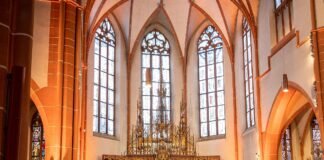 Weihnachtskonzert von Cantamus Gießen am 22. Dezember 2023: Erster Auftritt mit neuer Chorleiterin Elisabeth Tzschentke in der Bonifatiuskirche