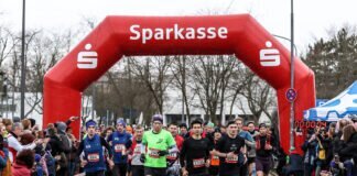 1068 Läuferinnen und Läufer beim 51. Silvesterlauf des LAZ Giessen Stadt und Land am Start