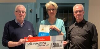 1.500 Euro der Sparkassen-Senioren für Wildwasser Gießen
