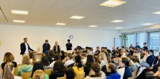 Bundestagsabgeordneter besuchte Oberstufe der AHF-Schule