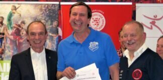 Kreisehrenamtssieger und Fußballheld in tollen Rahmen ausgezeichnet.