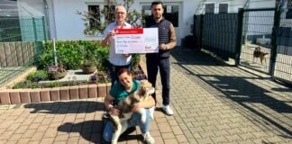 Garten und Landschaftsbau Kaya überbringt eine Spende von 1.000 €