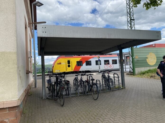 Bahnhof_Langgoens-2
