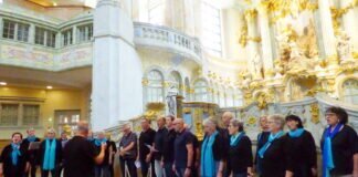 “Chorifeen” begeistern in Frauenkirche Dresden