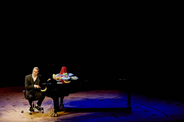 2_Hagen_Rether_c_Klaus_Reinelt