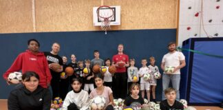 80 Bälle für Kinder und Jugendliche in Tansania