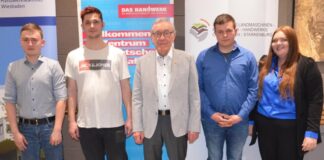 50 Gesellenbriefe an Landmaschinenmechatroniker übergeben, Nico Maurice Burger aus Hungen ist der beste Geselle des Jahrganges