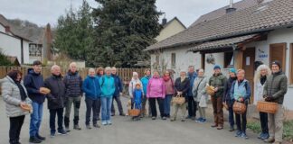 Leckere „Langder Grüne-Soße“ mit 13 selbstgesammelten Wildkräutern zubereitet