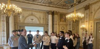 Francke-Schüler erleben den Hessischen Landtag hautnah