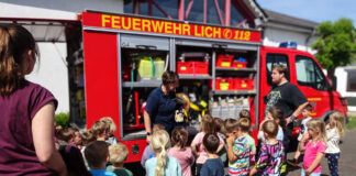 Feuerwehr bei den “Dorfstrolchen” – Kinder lernen Brandschutz