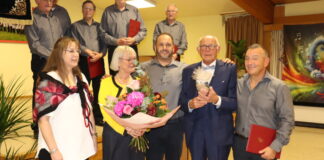 Dirigent Ottmar Hasenpflug beim Jubiläum groß gefeiert