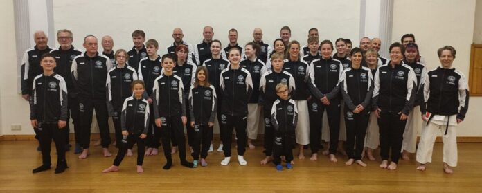 2025 neue Trainingsanzüge im Karate Dojo Lich